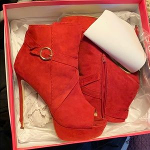 Skyee Just Fab Sz 8.5 Red Booties